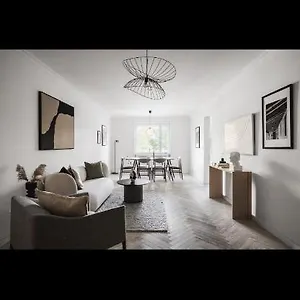 Luxury Apartment *