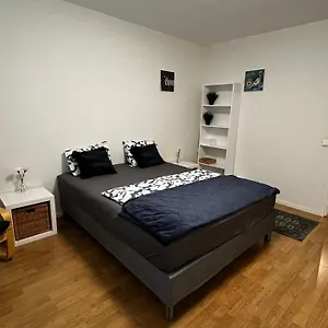 Cozy In Kungsangen-read Host Info