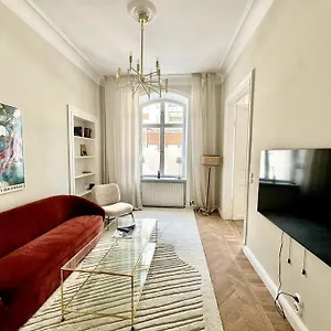 Lyxig Arkitektritad Laegenhet Apartment Stockholm