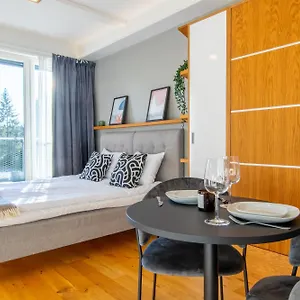 Uptown Apartment *