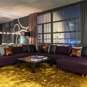 Quality Globe Hotel 4*