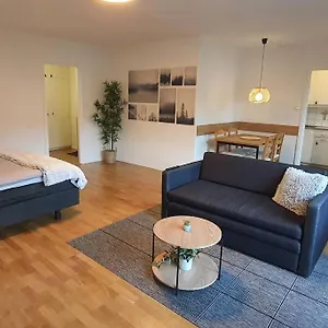 With Garden Near Metro! Apartamento Estocolmo