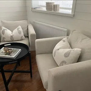 Mysig I Stavnaes By- Sommarhamn, Vaermdoe