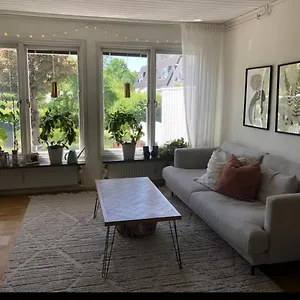 Villa Fint Med 4 Sovrum Parkering Och Traedgard